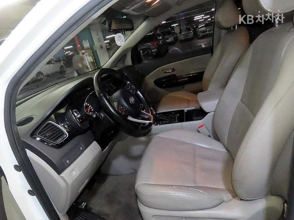 Kia All New Carnival9-seater 2.2 Diesel Prestige - 6
