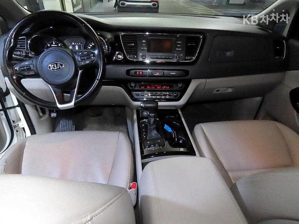 Kia All New Carnival9-seater 2.2 Diesel Prestige - 10