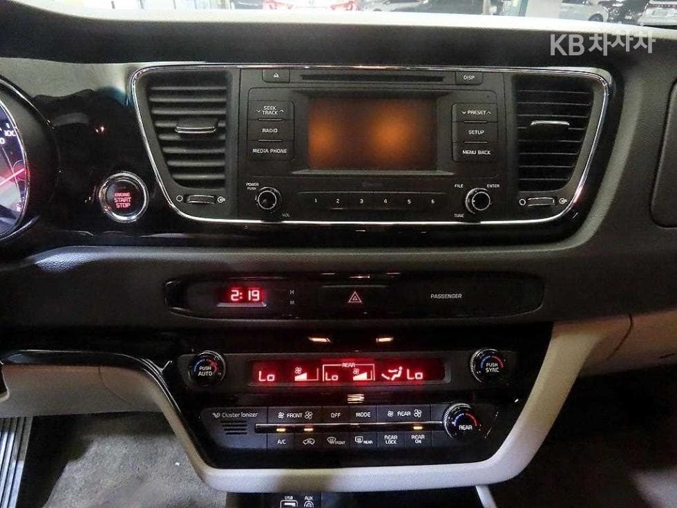 Kia All New Carnival9-seater 2.2 Diesel Prestige - 11
