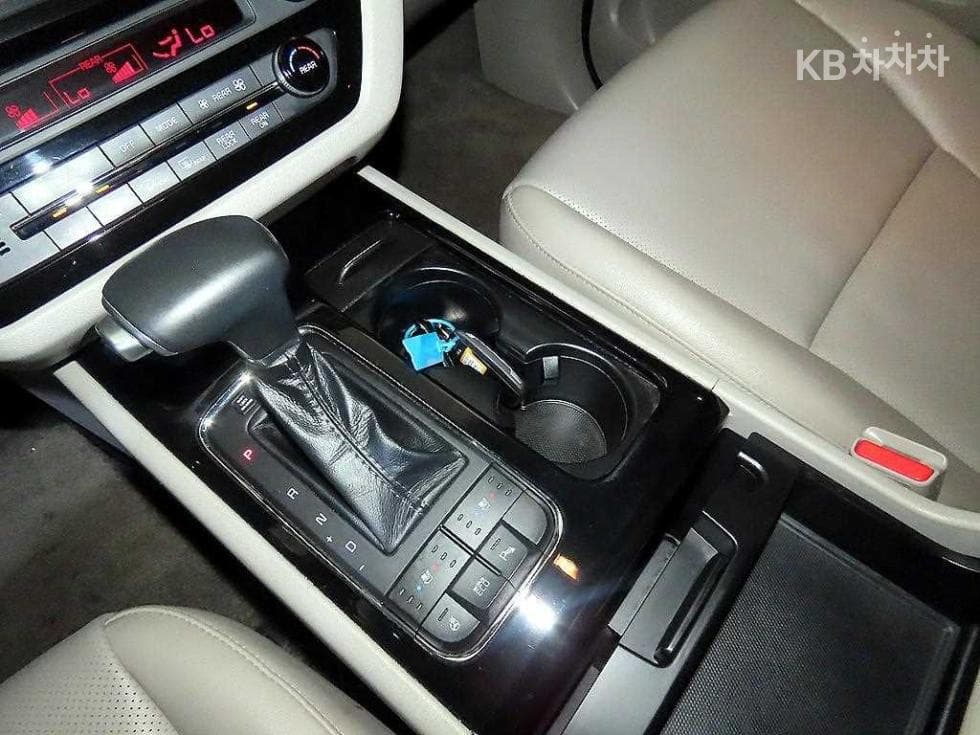 Kia All New Carnival9-seater 2.2 Diesel Prestige - 12