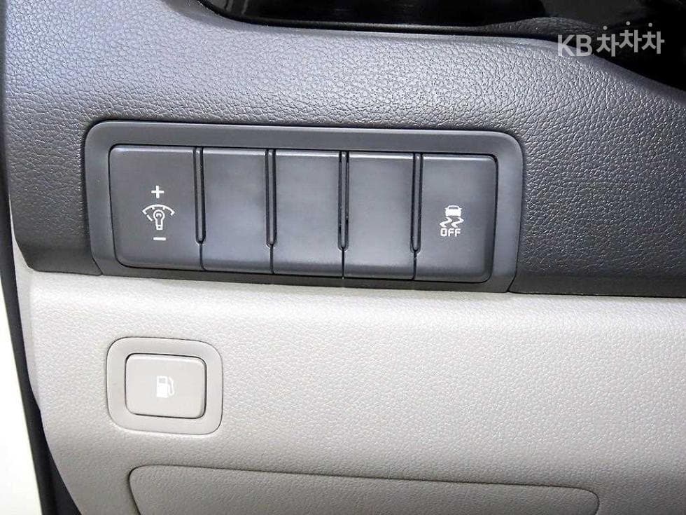 Kia All New Carnival9-seater 2.2 Diesel Prestige - 14