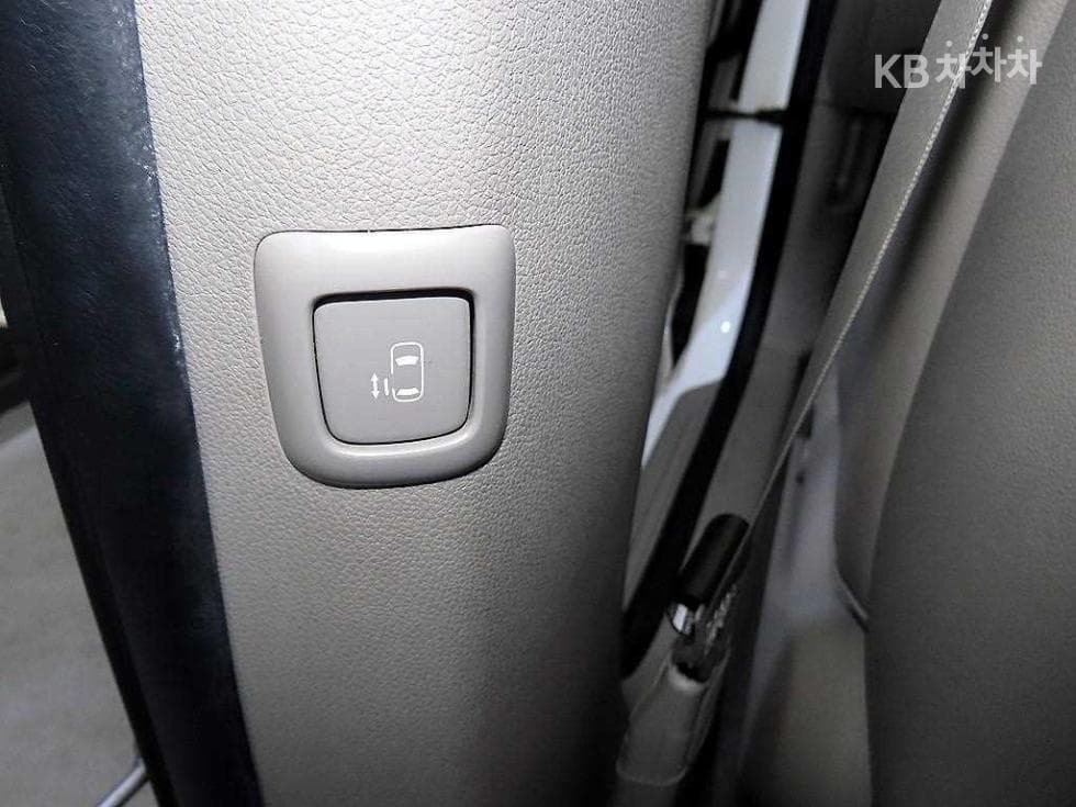 Kia All New Carnival9-seater 2.2 Diesel Prestige - 16