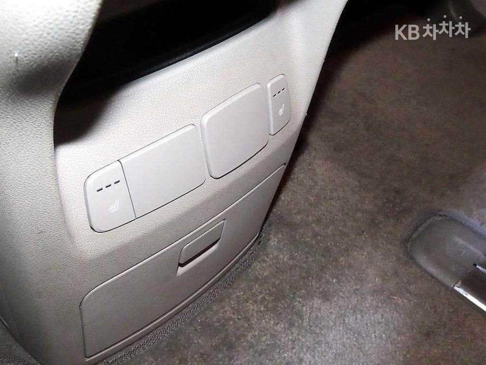 Kia All New Carnival9-seater 2.2 Diesel Prestige - 17