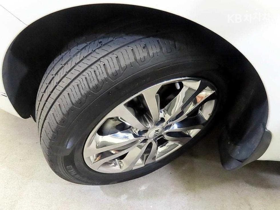 Kia All New Carnival9-seater 2.2 Diesel Prestige - 20