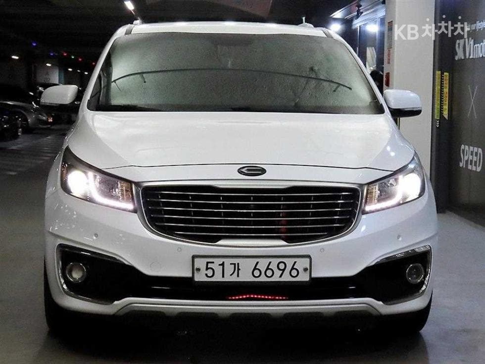 Kia All New Carnival 9-seater 2.2 Diesel Prestige - Image 1