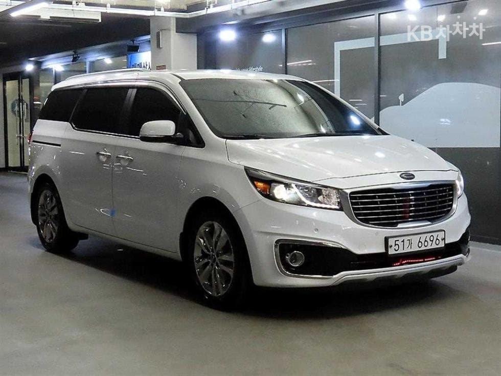 Kia All New Carnival9-seater 2.2 Diesel Prestige - 2