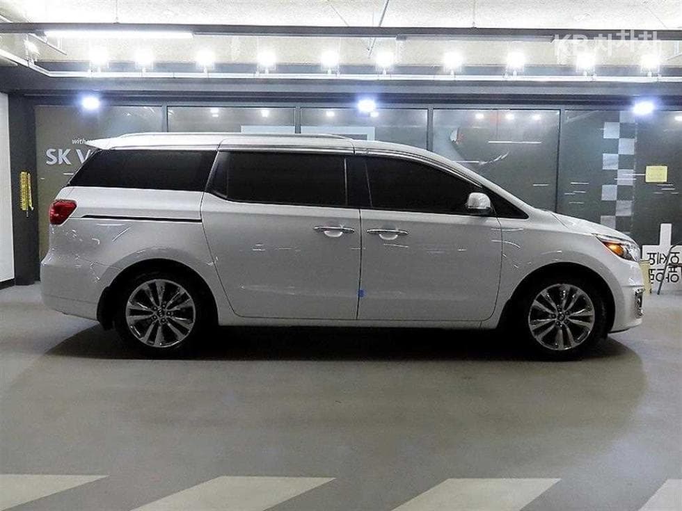 Kia All New Carnival9-seater 2.2 Diesel Prestige - 3