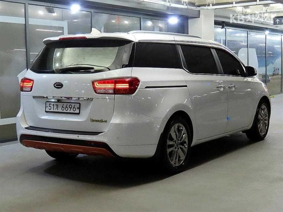 Kia All New Carnival9-seater 2.2 Diesel Prestige - 4