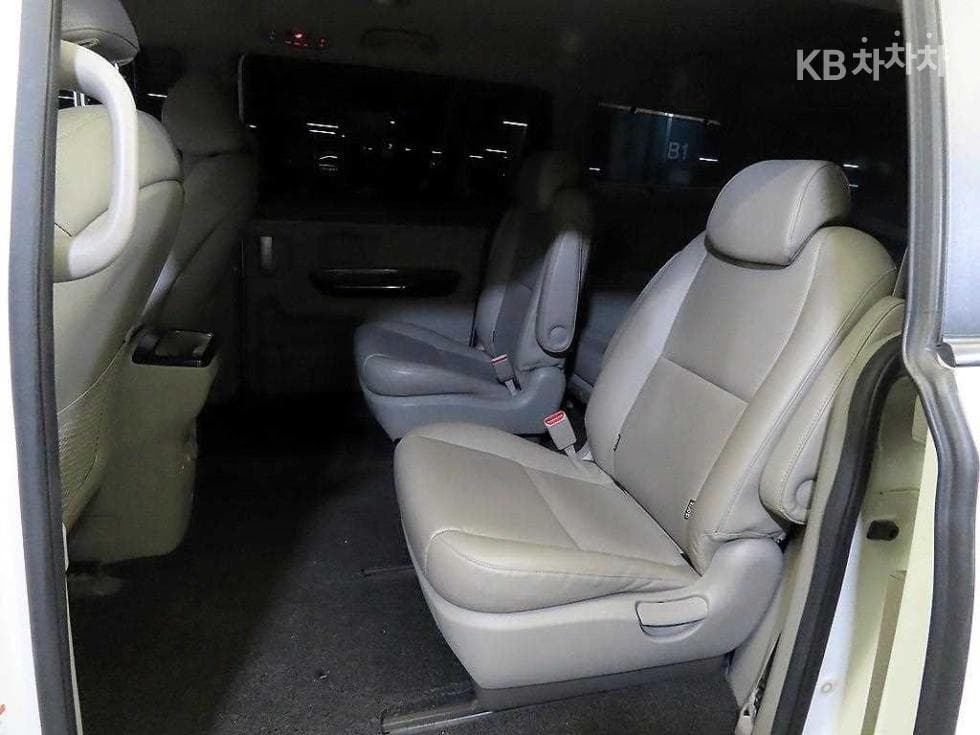 Kia All New Carnival9-seater 2.2 Diesel Prestige - 7