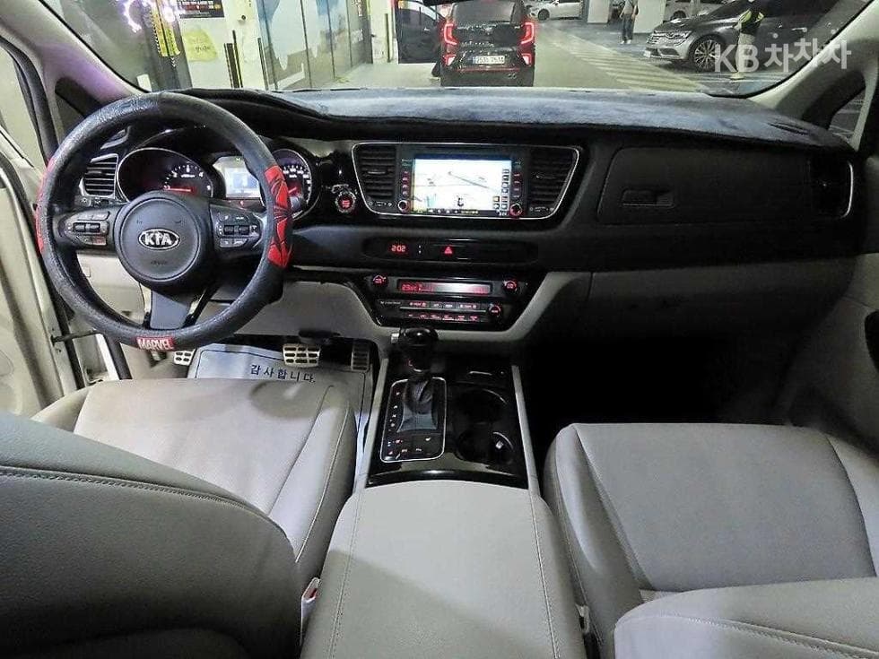 Kia All New Carnival9-seater 2.2 Diesel Prestige - 10