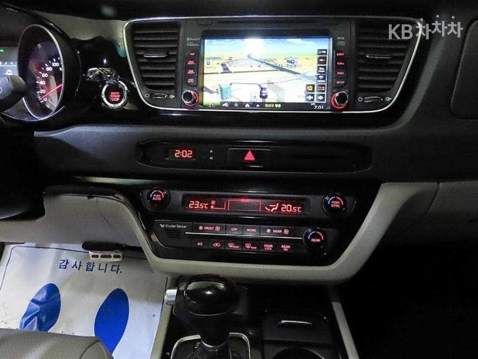 Kia All New Carnival9-seater 2.2 Diesel Prestige - 11