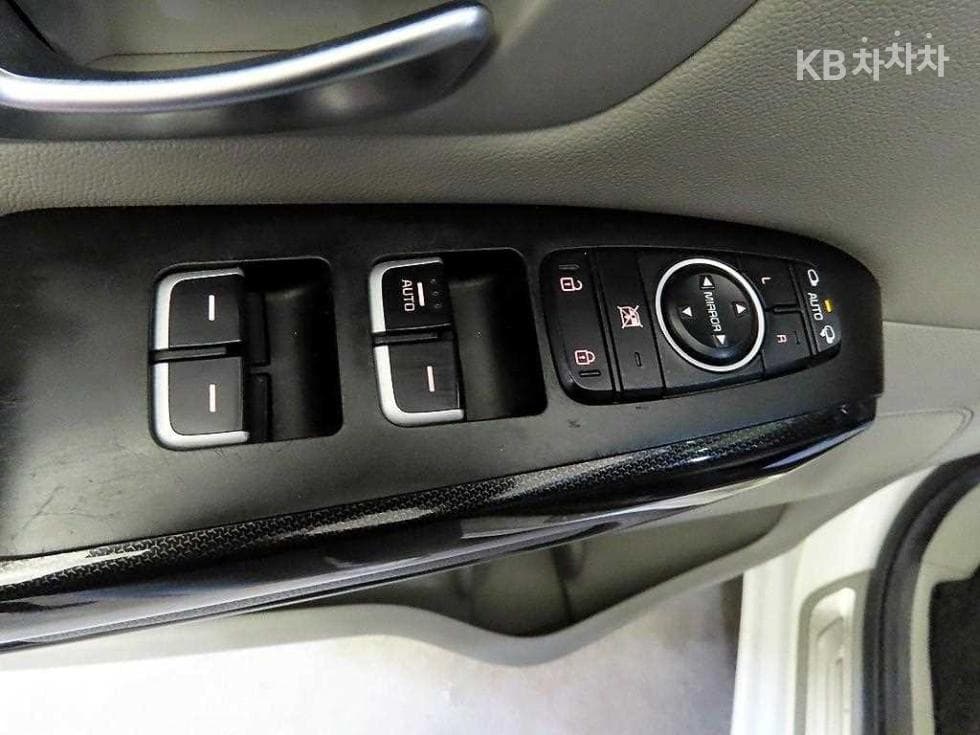 Kia All New Carnival9-seater 2.2 Diesel Prestige - 13