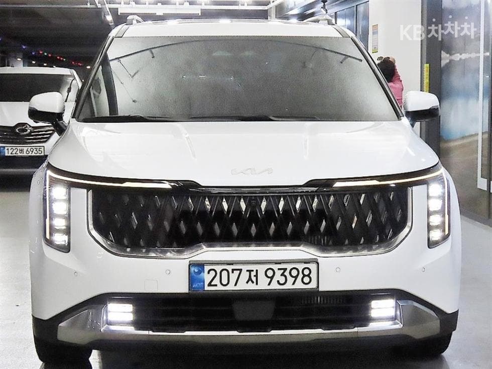 Kia The New (facelift) Carnival 4th generationD2.2 9-seater Signature - 2