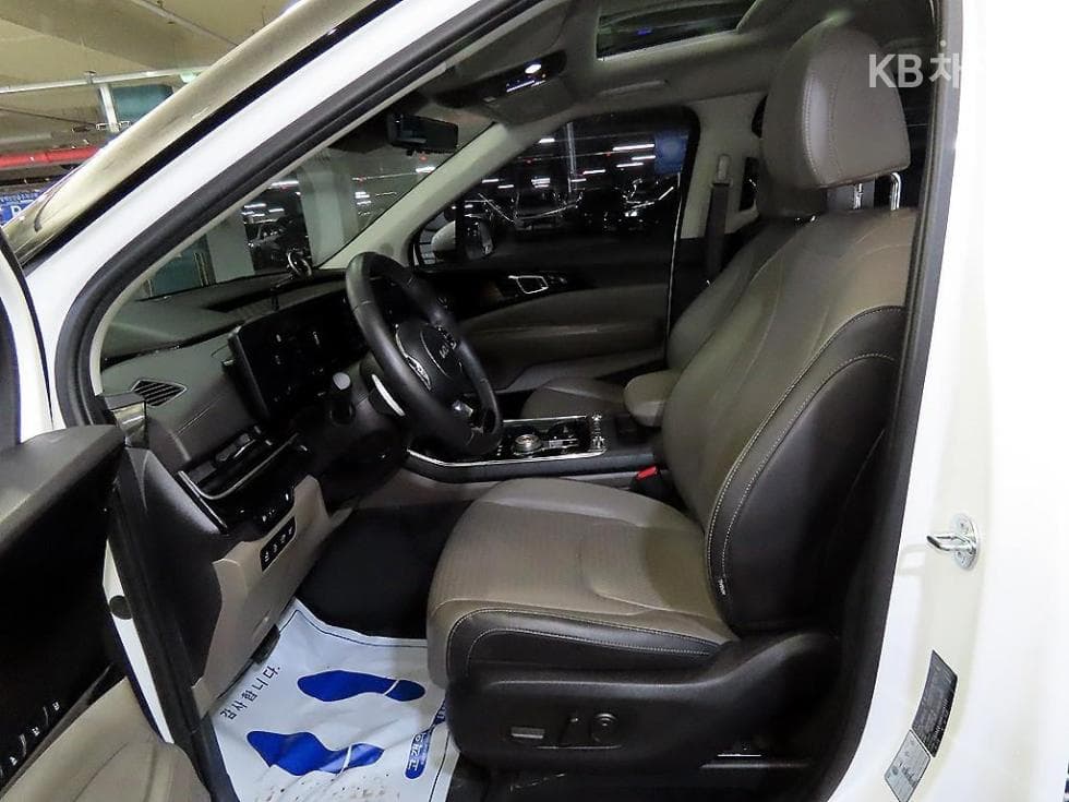 Kia The New (facelift) Carnival 4th generationD2.2 9-seater Signature - 6