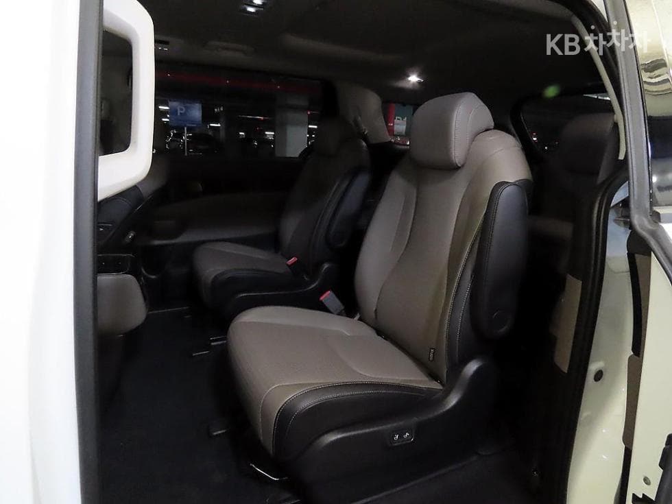 Kia The New (facelift) Carnival 4th generationD2.2 9-seater Signature - 7