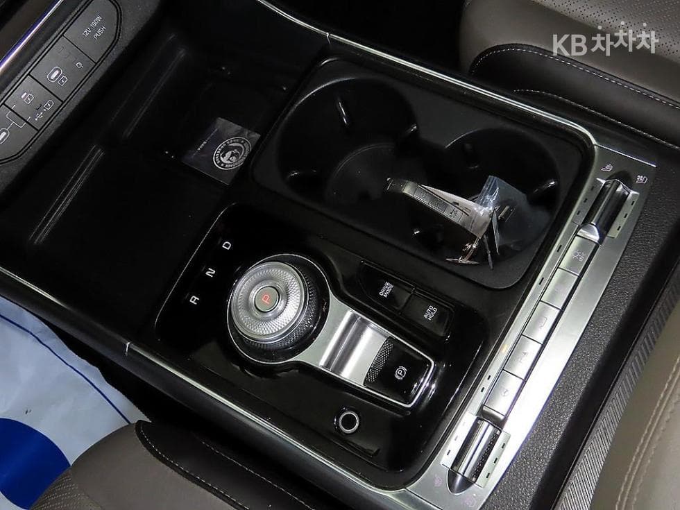Kia The New (facelift) Carnival 4th generationD2.2 9-seater Signature - 12