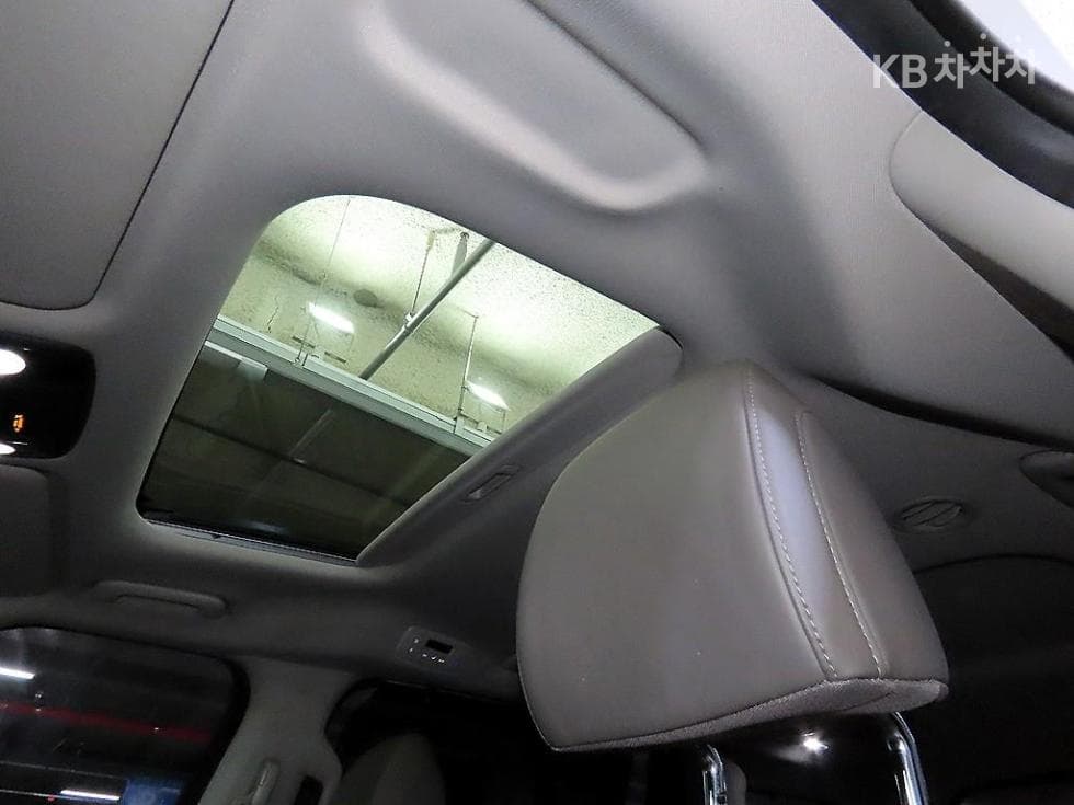 Kia The New (facelift) Carnival 4th generationD2.2 9-seater Signature - 14
