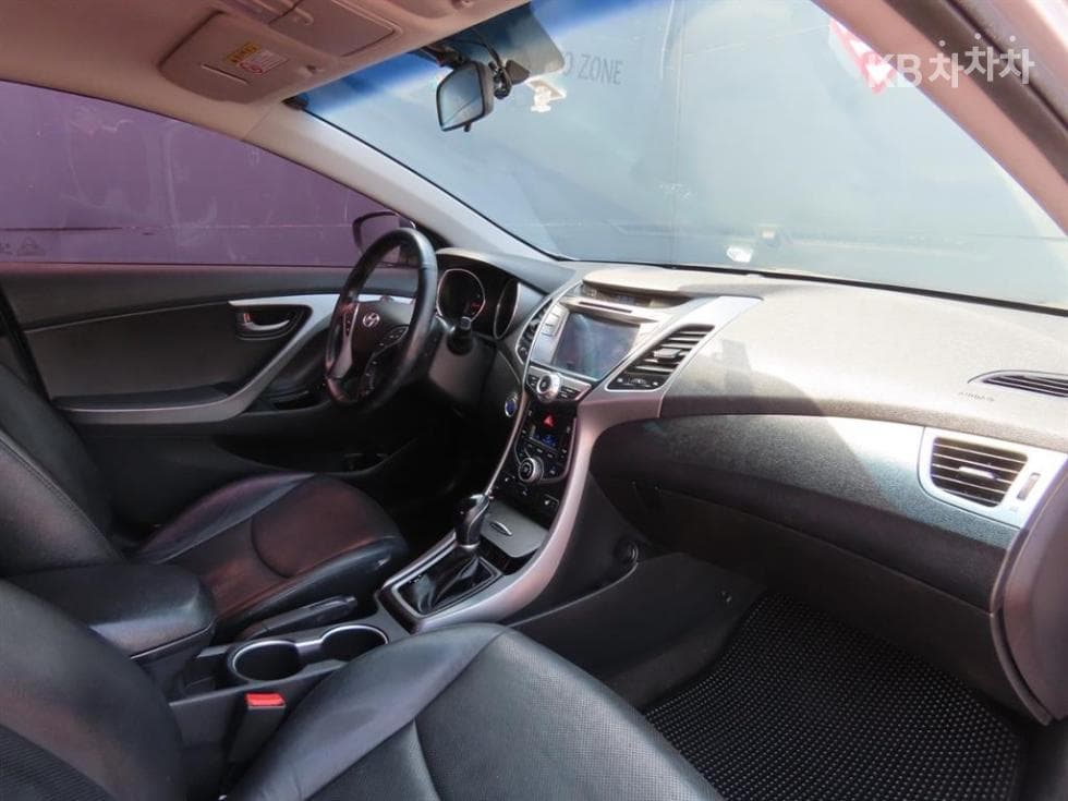 Hyundai The New (facelift) Avante (Elantra)1.6 GDi Modern Standard - 15