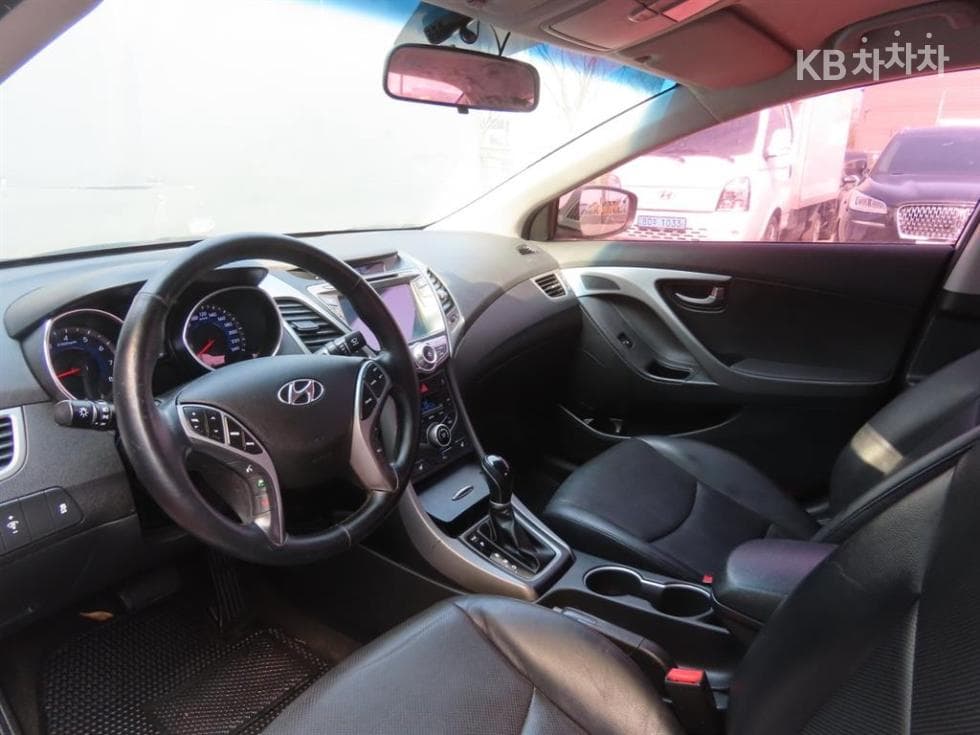 Hyundai The New (facelift) Avante (Elantra)1.6 GDi Modern Standard - 16