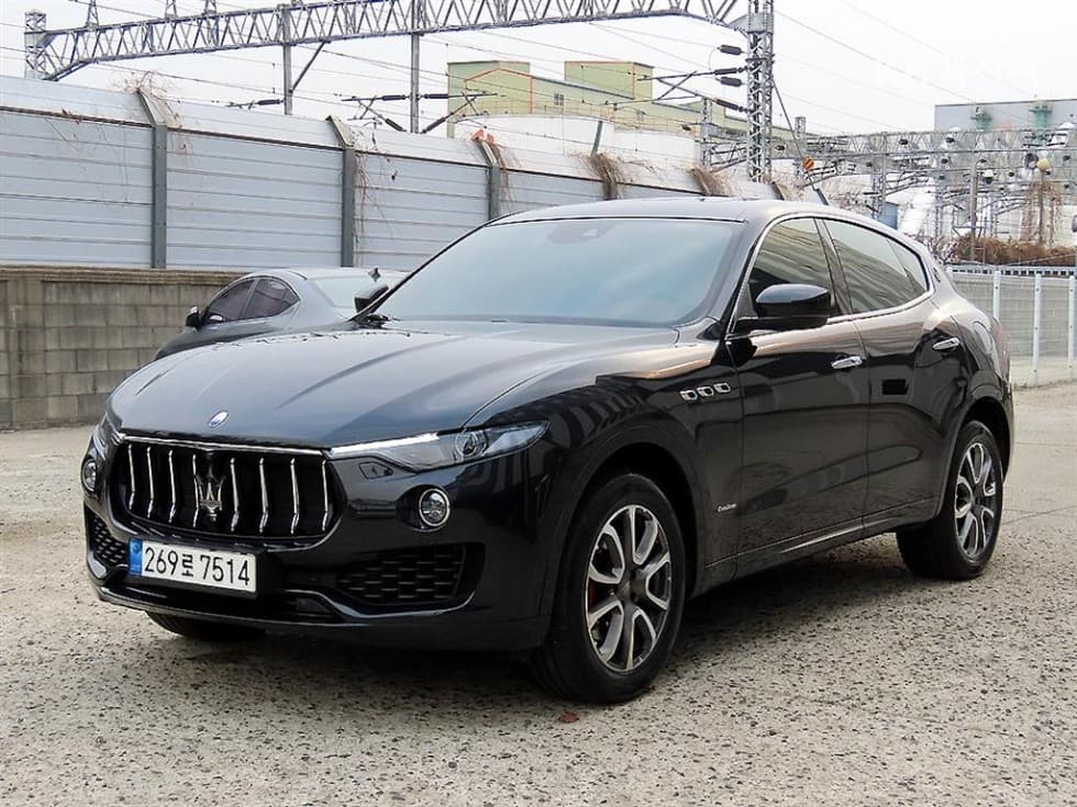 마세라티 르반떼 3.0 Diesel AWD 그란루쏘 - Image 1