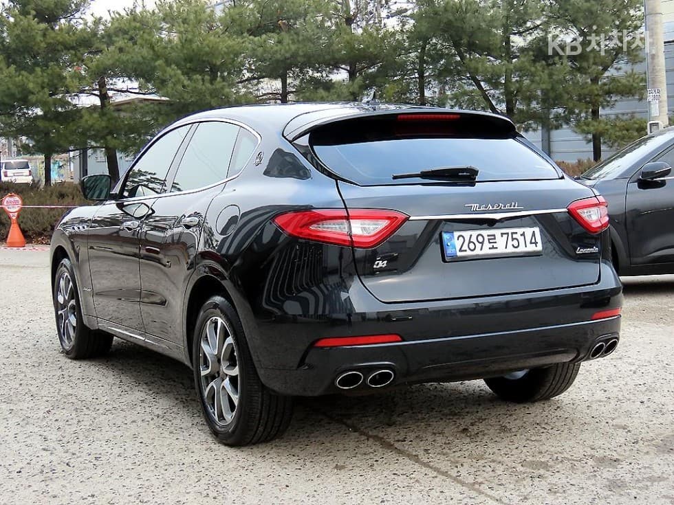 마세라티 르반떼3.0 Diesel AWD 그란루쏘 - 3