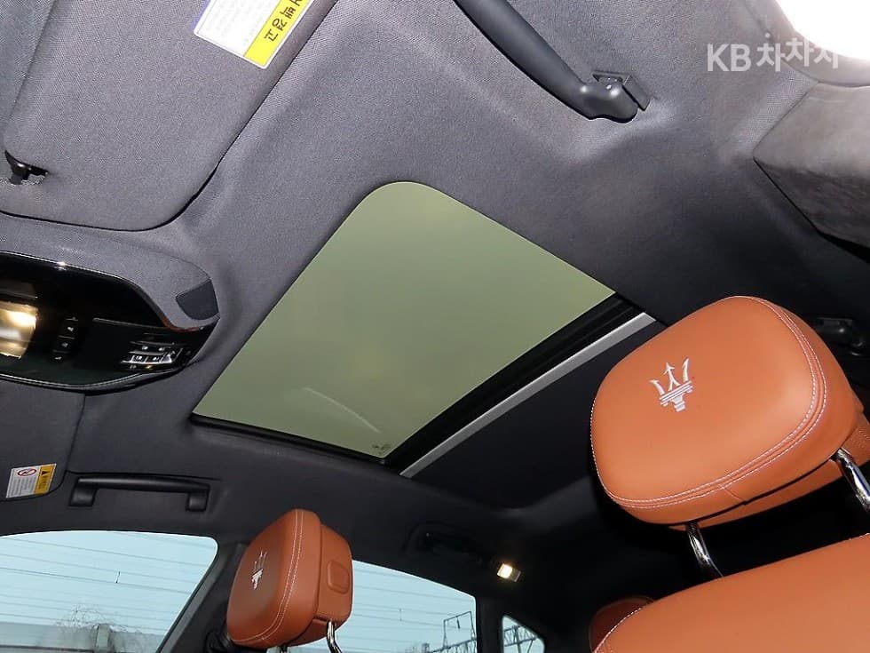 마세라티 르반떼3.0 Diesel AWD 그란루쏘 - 18
