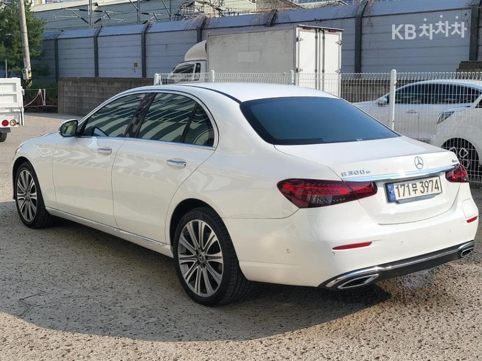 Mercedes-Benz E-Class (W213)E300e 4MATIC Exclusive - 3