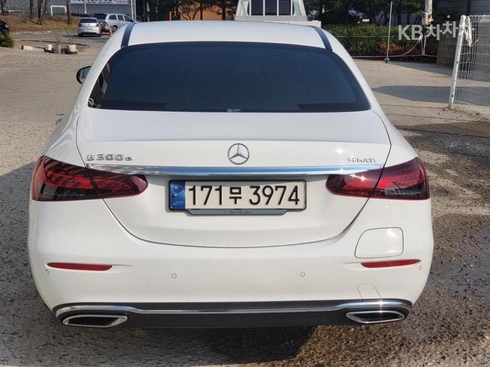 Mercedes-Benz E-Class (W213)E300e 4MATIC Exclusive - 4