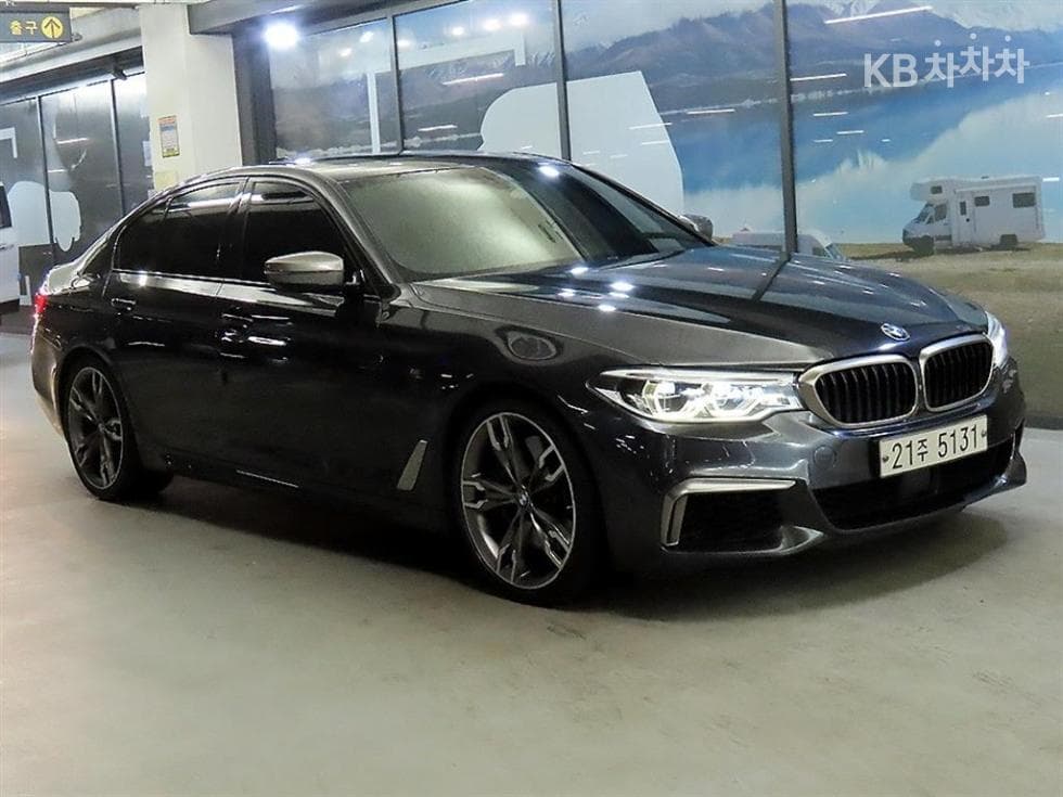 BMW 올New5 Series (G30) M550d xDrive - Image 1