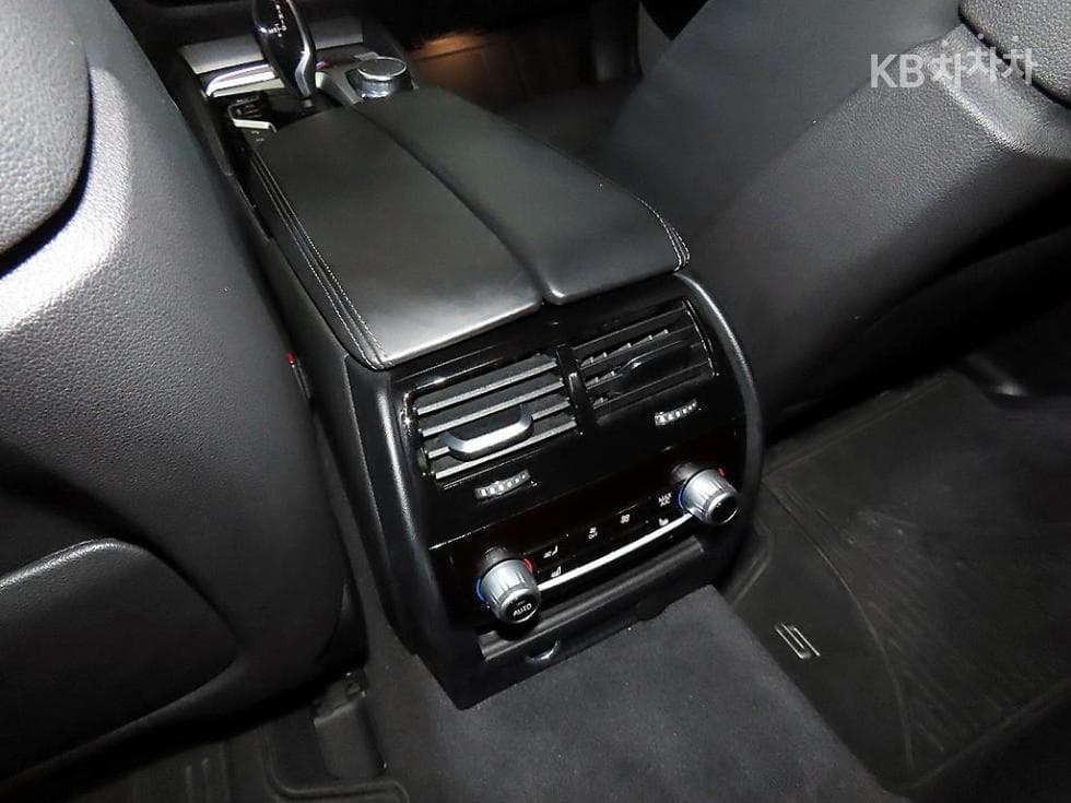 BMW 올New5 Series (G30)M550d xDrive - 15