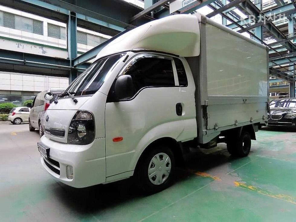 Kia Bongo 3 (light truck) 1 Ton Wing Body Extra Long Manual식 King Cab Deluxe - Image 1