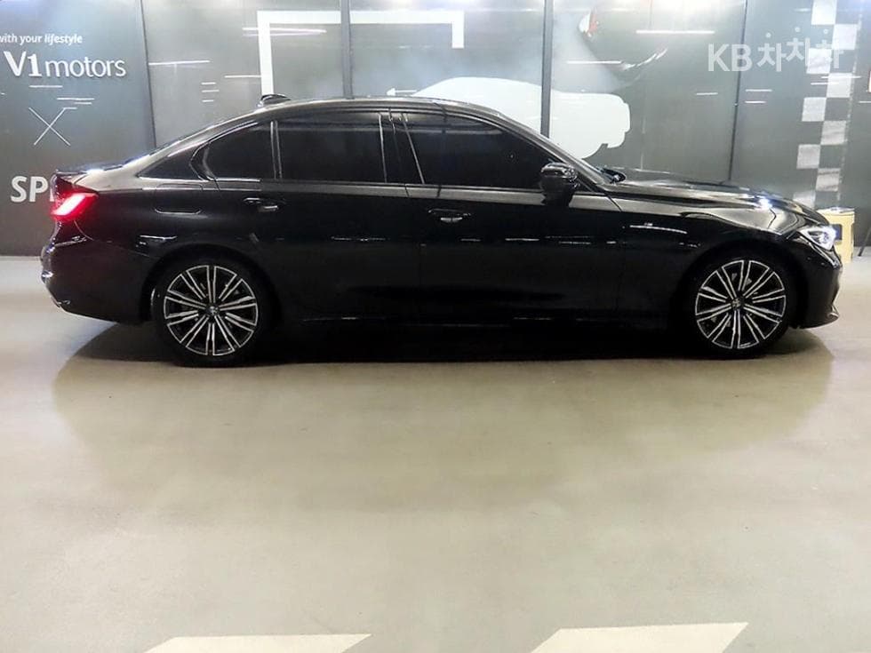 BMW 3 Series (G20)320i M Sport - 3
