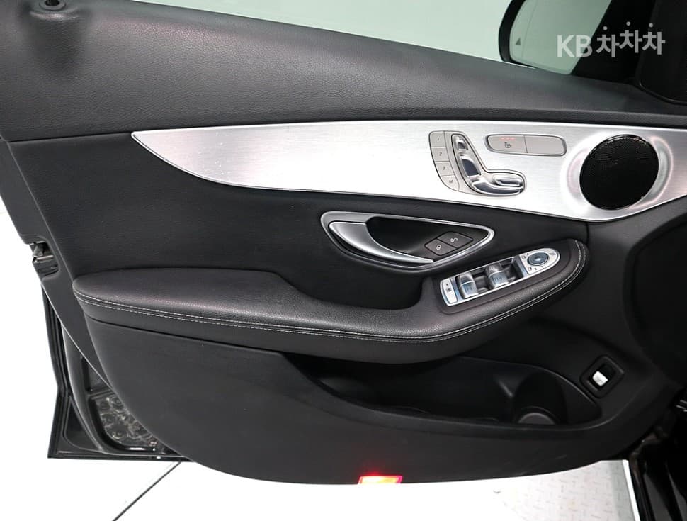 Mercedes-Benz The New (фейслифт) C-КласC200 Avantgarde W205 - 8