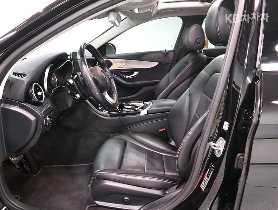 Mercedes-Benz The New (фейслифт) C-КласC200 Avantgarde W205 - 9