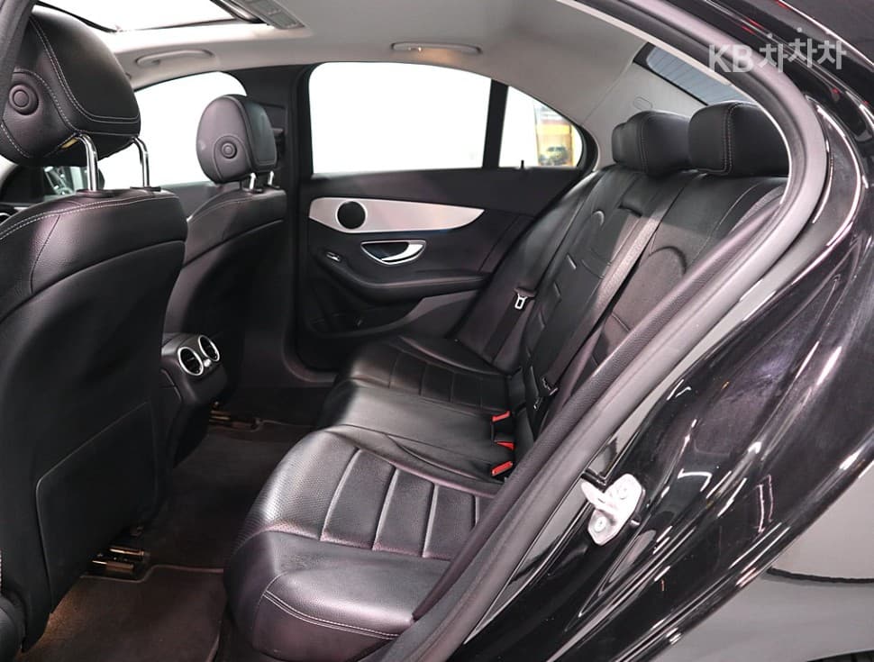 Mercedes-Benz The New (фейслифт) C-КласC200 Avantgarde W205 - 10