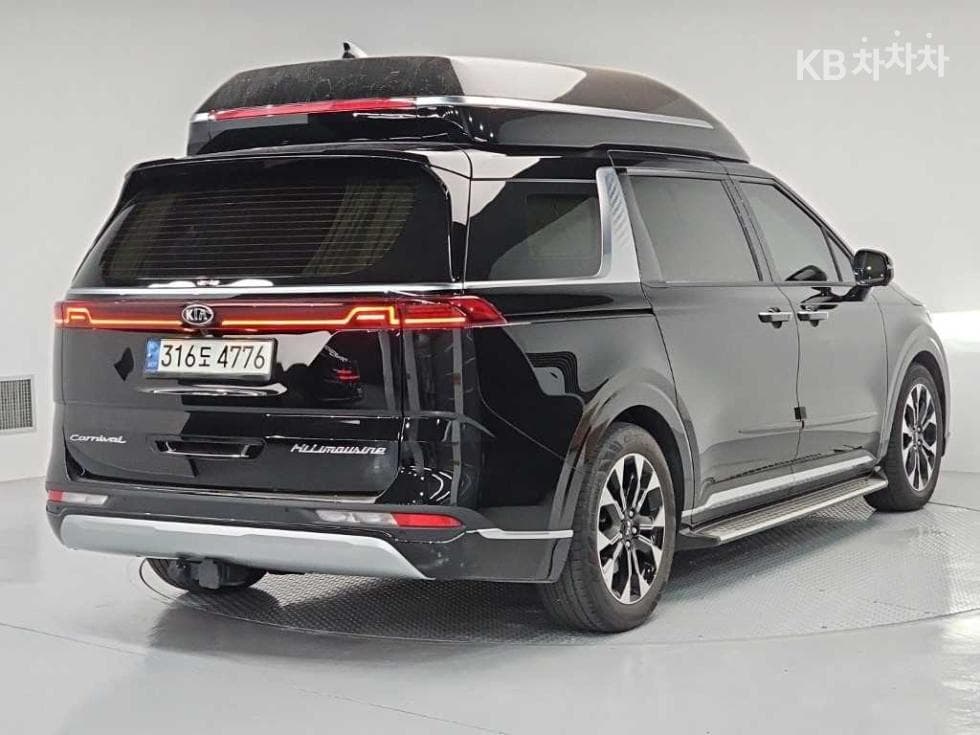 Kia Carnival 4th generationHigh Limousine (Carnival) D2.2 7-seater (Limousine) Signature - 4