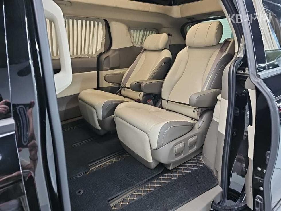 Kia Carnival 4th generationHigh Limousine (Carnival) D2.2 7-seater (Limousine) Signature - 12