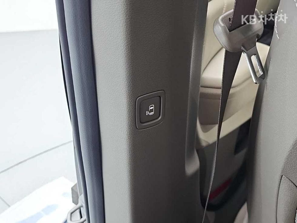 Kia Carnival 4th generationHigh Limousine (Carnival) D2.2 7-seater (Limousine) Signature - 15