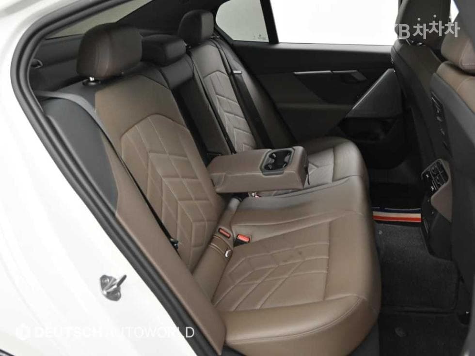 BMW New5 Series(G60)520i Standard - 12