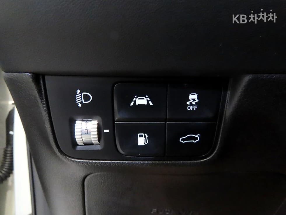 Hyundai The New (facelift) Grandeur (Azera)2.5 Calligraphy - 14