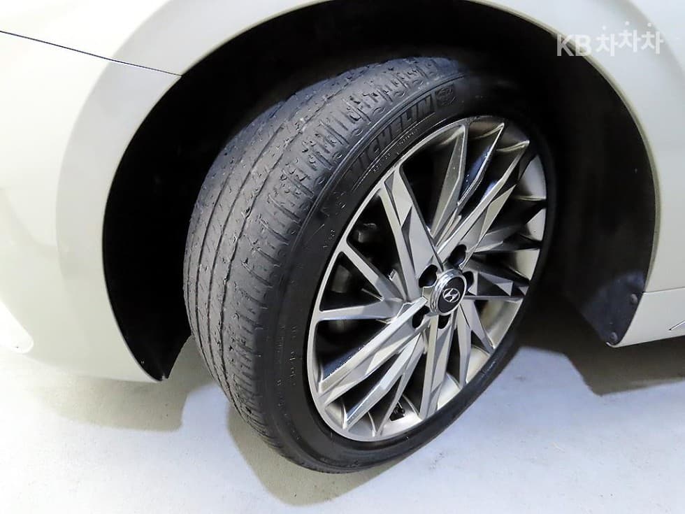 Hyundai The New (facelift) Grandeur (Azera)2.5 Calligraphy - 20