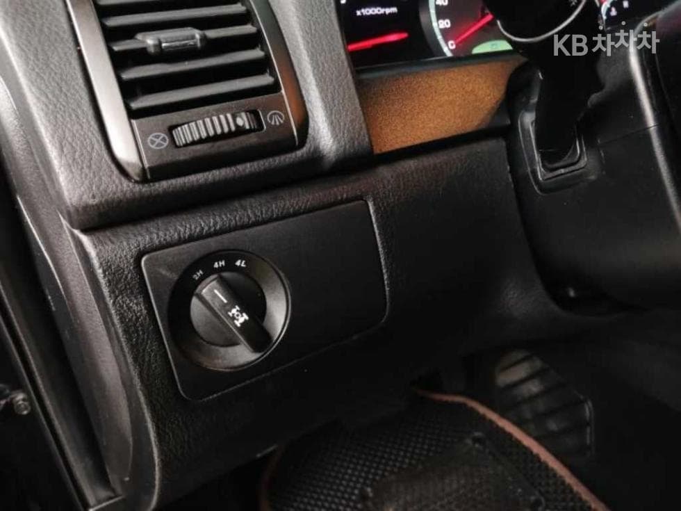 KG Mobility RextonW7-seater (Limousine) 4WD RX7 Luxury - 12