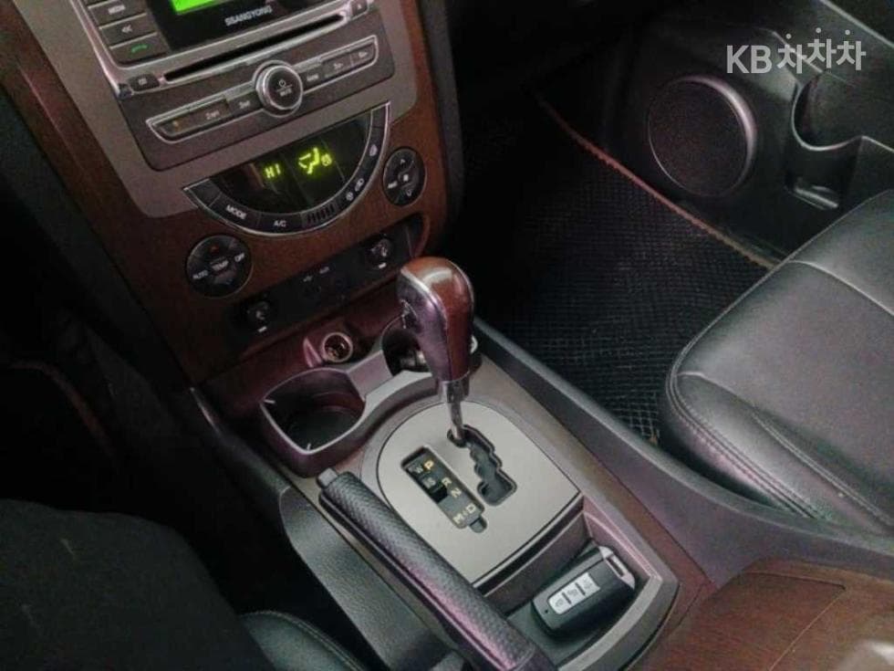 KG Mobility RextonW7-seater (Limousine) 4WD RX7 Luxury - 14