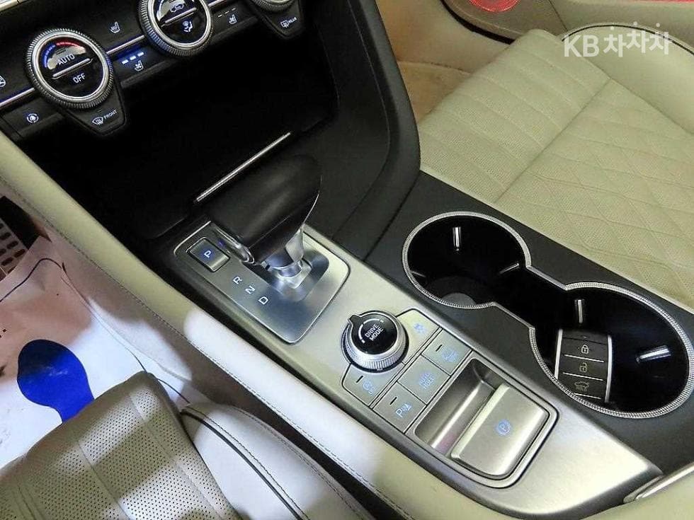 Genesis G70 SPORT3.3T SPORT AWD Prestige - 12