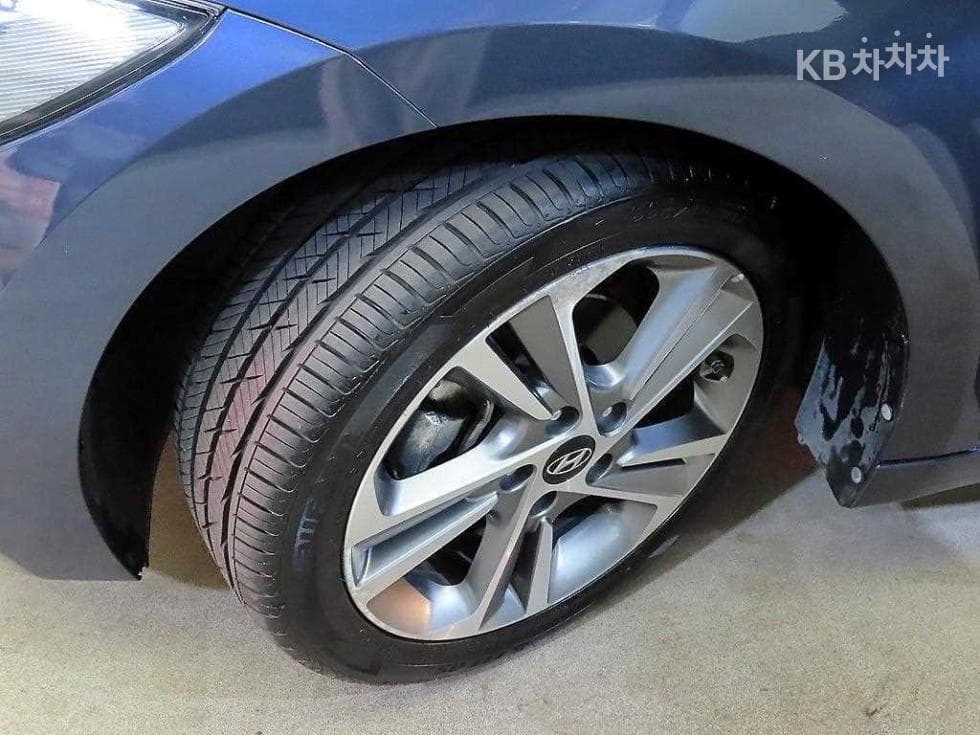 Hyundai Avante (Elantra)AD1.6 GDi Smart - 19
