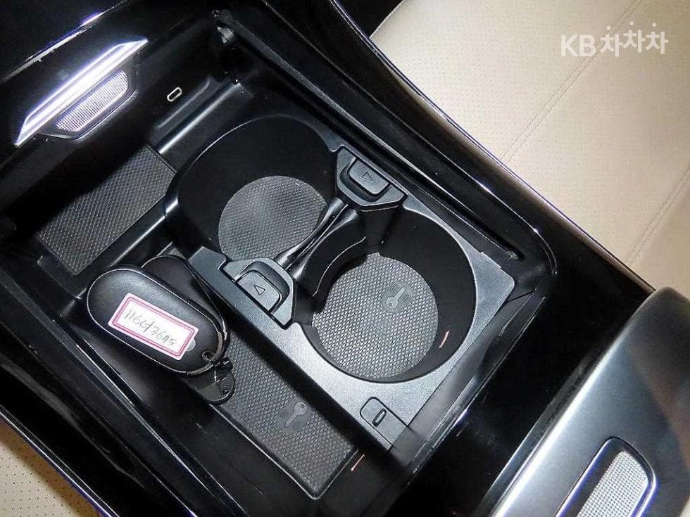 Mercedes-Benz C-Class 6세대(W206)C300 4Matic Avantgarde - 13