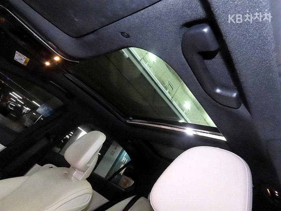 Mercedes-Benz C-Class 6세대(W206)C300 4Matic Avantgarde - 17