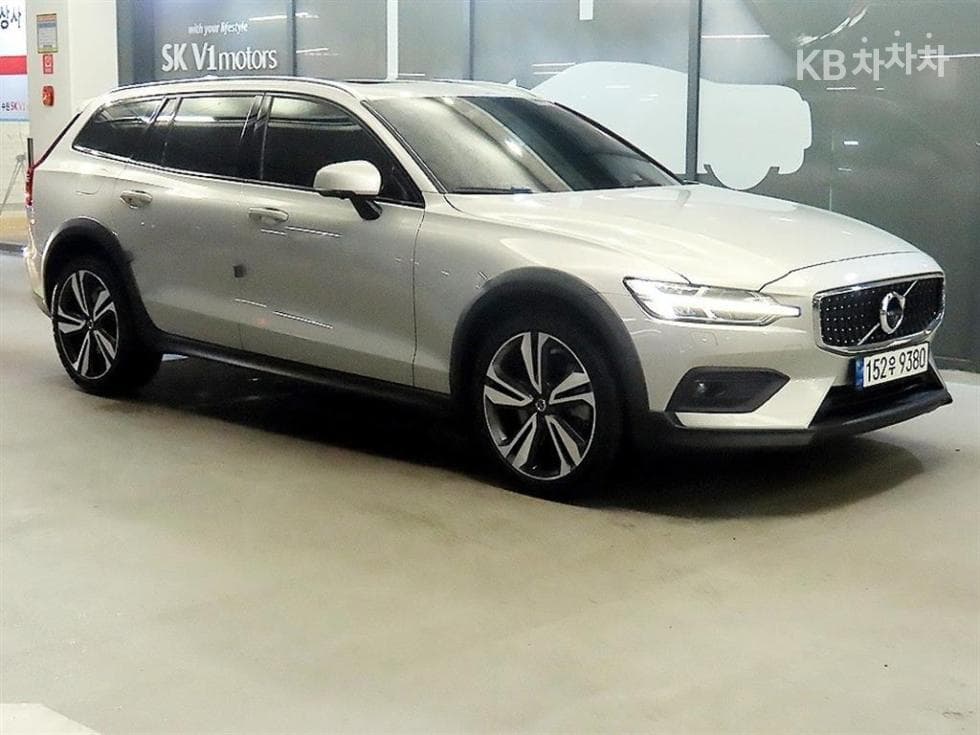 Volvo V60 CC(Second generation) B5 AWD Pro - Image 1