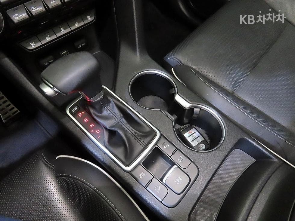 Kia Sportage 더 볼드2.0 Diesel 2WD Seater텔리전트 - 12