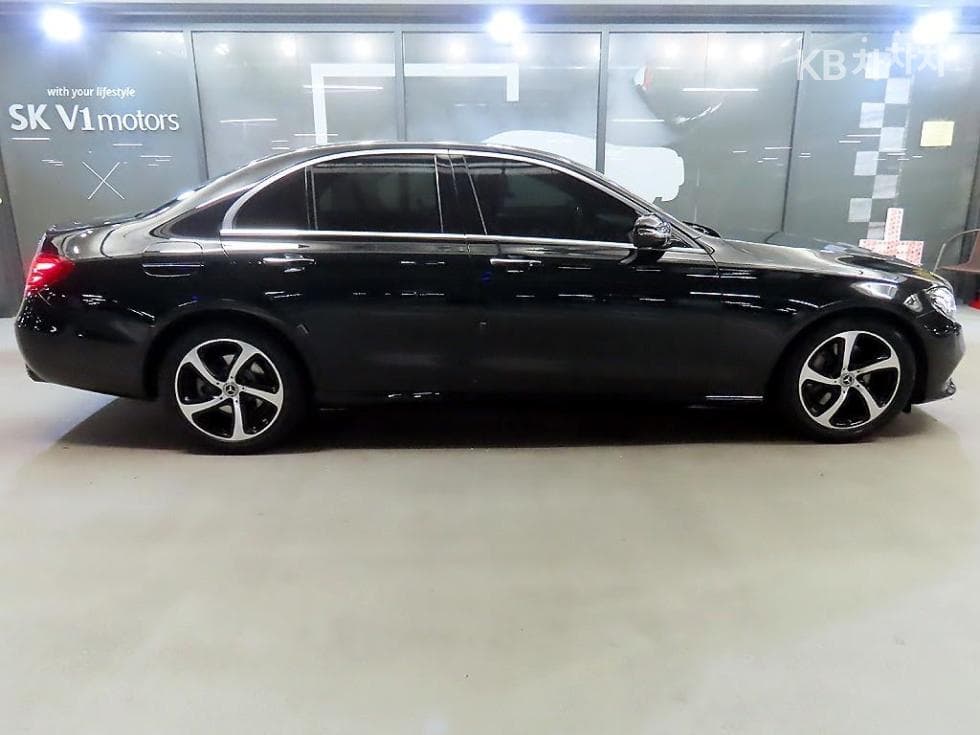 Mercedes-Benz E-Class (W213)E250 Avantgarde - 3